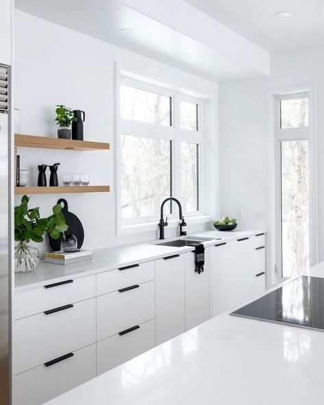 White Kitchen with Black Cabinet Handles and Faucet Modern White Kitchen, Edge Pulls, Cabinet Fronts, White Kitchens, Organization Kitchen, Small Space Kitchen, Modern Kitchen Cabinets, Grey Kitchen Cabinets, White Modern Kitchen