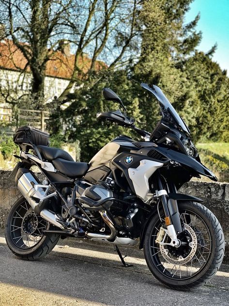 BMW R1250GS exclusive | Motos, Imagens de carros antigos, Bmw Bmw 1250 Gs, Bmw Motorcycle Adventure, Bmw Adventure Bike, Motorcycle Adventure Travel, Adventure Bike Motorcycles, R1250gs Adventure, Bike Motorcycles, Bmw Motorbikes, Bmw R 1250 Gs