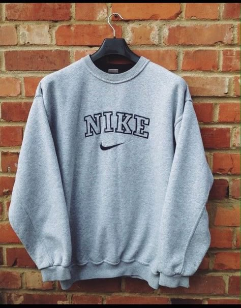 Sweater Nike, Vintage Nike Sweatshirt, Shirts Nike, Outfits Vintage, Grey Sweats, Vintage Pullover, Vintage Pullovers, Nike Pullover, Cute Lazy Outfits