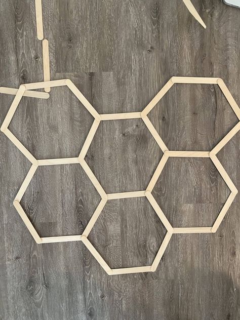 First Bee Day Party Backdrop, Diy Honey Comb Decoration, Popsicle Stick Honeycomb Diy, Honey Comb Crafts, Honeycomb Decor Diy, Honeycomb Popsicle Stick Diy, Honeycomb Diy Decoration, Diy Bee Day Decor, Diy Bee Birthday Decor