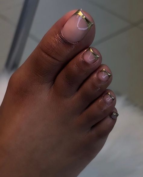 Gold Flake Pedicure, Champagne Toe Nails, Gold Chrome Toe Nails, White On White French Pedicure, French Toe Nails With Design, Gold Toes Pedicure, Chrome Toes Pedicure, Toe Nail Designs Black Women, Brown French Tip Toes