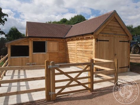 Small Stables Design, Small Barn Ideas, Oak Garage, Small Horse Barns, Garage Extension, Small Holding, Diy Horse Barn, Backyard Barn, Horse Barn Designs