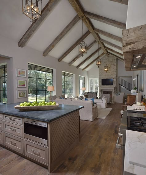 Farmhouse Idea, Exposed Beams, Open Concept Kitchen, Modern Farmhouse Kitchens, Design Del Prodotto, Barn House Plans, Wood Beams, Farmhouse Living, Barn House