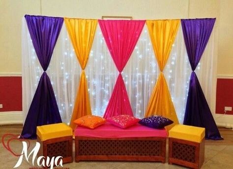 Mehendi Home Decor Ideas, Mehandi Decorations At Home Diy, Mehandi Decorations At Home, Simple Wedding Stage, Modern Stone Wall, Room Wall Design, Mehndi Stage, Haldi Decoration, Wall Decorating Ideas