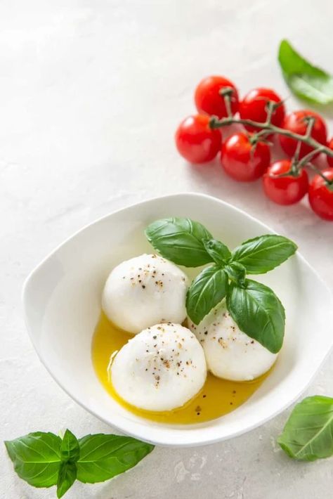 How To Make Mozzarella Cheese, Mozzarella Cheese Photography, Mozarella Homemade How To Make, Freezing Cheese, Mozzarella Cheese Recipe, Make Mozzarella Cheese, Mozzerella Cheese, Recipes With Mozzarella Cheese, Ball Photography