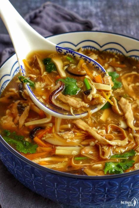 Sukiyaki Recipe, Asian Soup Recipes, Chinese Soup Recipes, Asian Soups, Authentic Chinese Recipes, Hot And Sour Soup, Soup Dish, Taiwanese Food, Easy Chinese Recipes