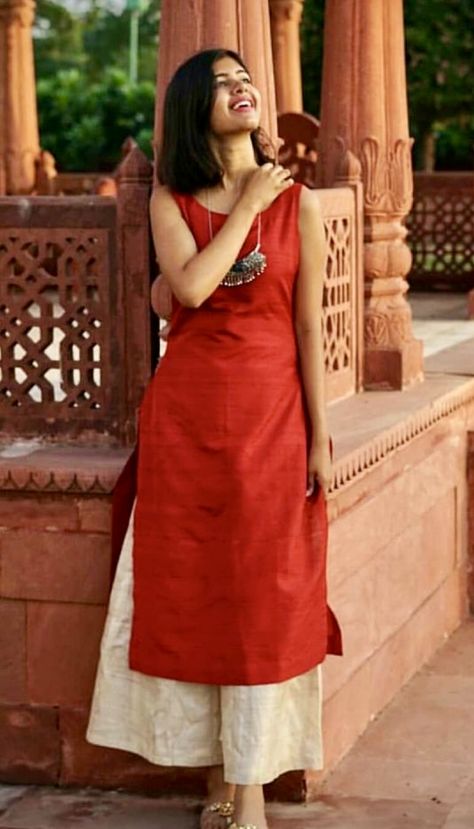 Simple Kurtha Suruwal, Satin Dresses Indian Kurti, Sleeveless Kurti Styling, Plan Kurta Design For Women, Office Fits Women Indian, Anarkali Dress Sleeveless, Ethinic Wear Indian Women Kurtis, Sleevless Kurti Outfit, Simple Salwar Designs