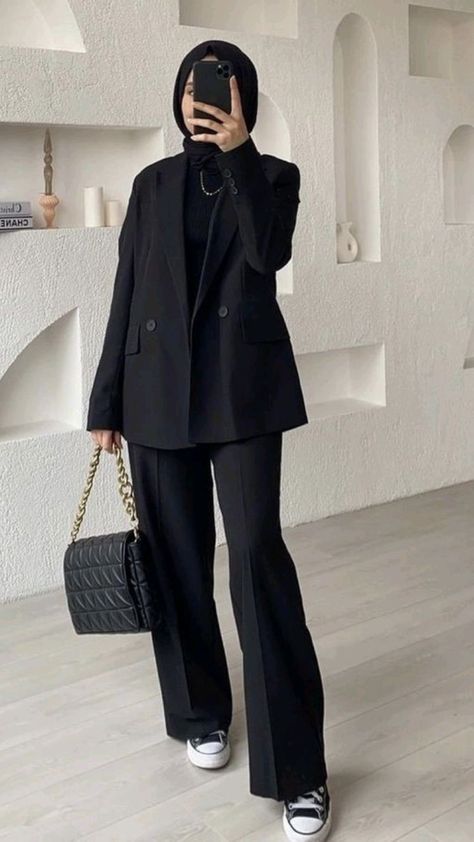 Fall outfits inspo for 2023! These fall outfits are a mix of classy and trendy for the perfect mix of modern and classic. Fall outfits to copy this season. Muka Lelaki, Classic Outfits For Women, Estilo Hijab, Stile Hijab, Mode Hijabi, Blazer Outfits For Women, Blazer Casual, Thanksgiving Outfits, Muslim Outfits Casual