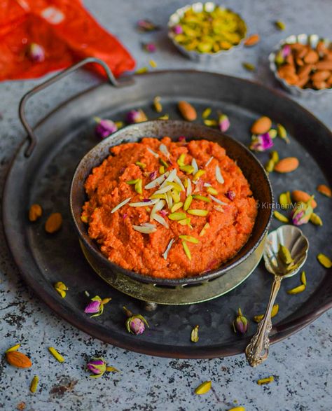 Halwa Photography, Gajar Ka Halwa Recipe, Easy Indian Dessert Recipes, Gajar Halwa, Easy Indian Dessert, Indian Pudding, Carrot Recipe, Carrot Pudding, Carrot Halwa