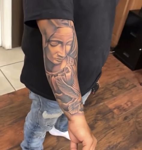 La Pieta Tattoo, Pieta Tattoo, Dove Tattoo Men, Panther Tattoos, Brown Tattoo Ink, Mother Mary Tattoos, Maria Tattoo, Shading Tattoo, Mangas Tattoo