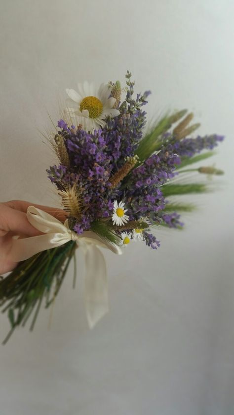 Simple Lavender Bouquet, Daisy And Lavender Bouquet Tattoo, Wildflower Tattoo With Lavender, Tiny Wildflower Bouquet, Lavender And Daisy Bouquet, Daisy And Lavender Tattoo, Daisy Lavender Bouquet, Purple Flower Bouquet Aesthetic, Purple Daisy Bouquet