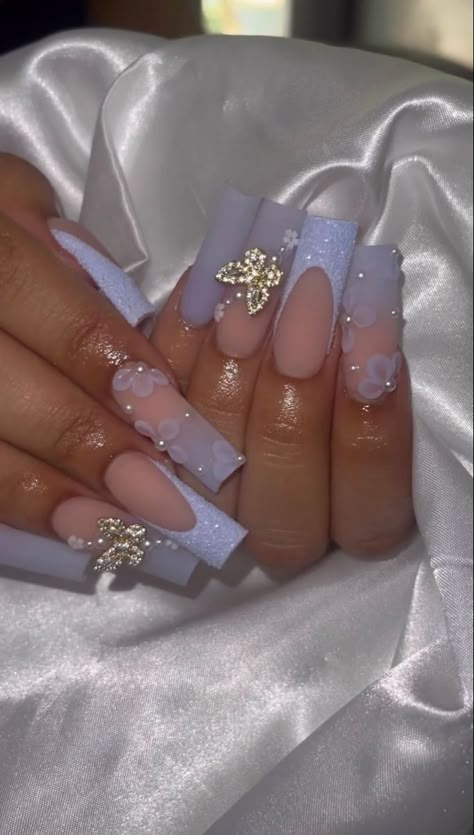 🕯️ Quince Layout, Quince Makeup Lavender, Quince Nails Butterfly, Purple Birthday Nails Acrylic, Graduation Nails Purple, May Birthday Nails, Quinceañera Nails, Purple Butterfly Nails, Graduation Nails Acrylic