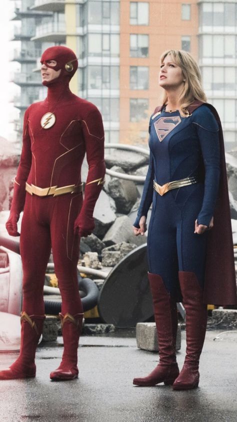 The Flash And Supergirl, The Flash Supergirl, Flash Aesthetic, Supergirl Crossover, Flash Supergirl, Crisis On Infinite Earths, Flash Funny, Supergirl Superman, Superman Costumes