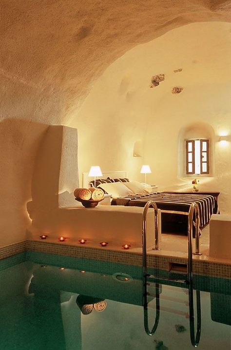 Candles Romantic, Small Indoor Pool, Pool Bedroom, Romantic Bedrooms, Indoor Swimming Pool Design, Pool Indoor, Indoor Pool Design, Beautiful Bedroom Designs, Indoor Pools