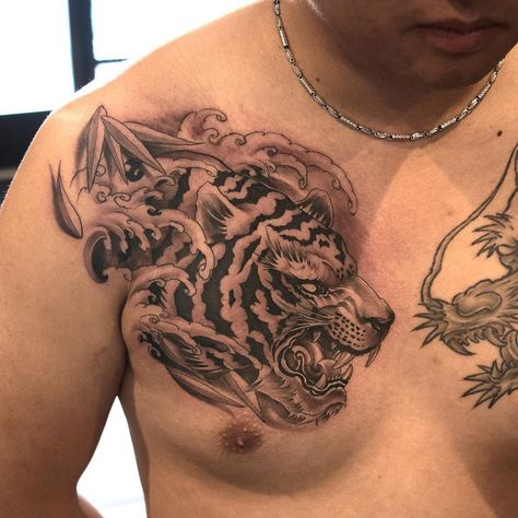 Instagram의 Master Shark님: “Tiger chest piece completed Done at @ktdragontattoostudio Powered by @Fytsupplies . . #chesttattoo #tigertattoo #fullbacktattoo…” Dragon And Tiger, Tiger Head Tattoo, Japanese Tiger Tattoo, Japanese Tiger, Tiger Tattoo Design, Cool Chest Tattoos, Pieces Tattoo, Chest Tattoos For Women, Chest Piece Tattoos