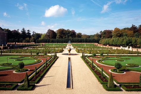 Symmetrical Landscape, Baroque Garden, Gardens Of The World, Famous Gardens, Modern Garden Design, Most Beautiful Gardens, Hunting Lodge, Formal Gardens, Garden Landscape Design