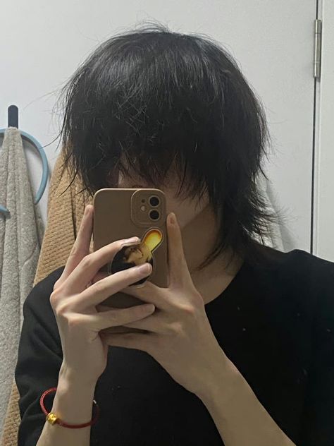 Emo Scene Hair Boy, Red Hair Tips, Asian Boy Haircuts, Ftm Haircuts, Curly Scene Hair, Emo Boy Hair, Emo Haircuts, Images Hello Kitty, Alt Aesthetic