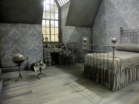 Victor Van Dort's room Corpse Bride House, Corpse Bride Room Decor, Tim Burton Room, Tim Burton Decor, Victor Van Dort, Hunted House, Goth Room, Emily Corpse Bride, Dead Bride