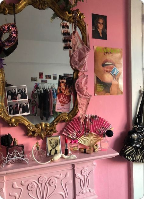 Dollhouse Aesthetic, Coquette Vanity, Girl Mirror, Salon Suites, Mirror 3, Pretty Room, Dreamy Room, Apartment Decor Inspiration, Dream Room Inspiration