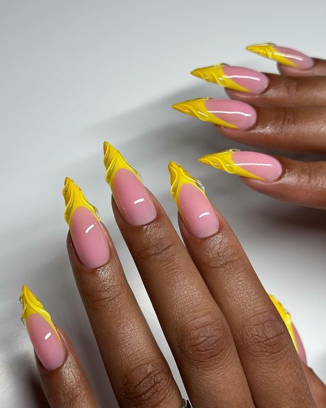 Yellow Stilleto Nail, Dope Nail Designs Almond, Jamaica Nails, Stilleto Nails Designs, Neon Green Nails, Yellow Nails Design, Romantic Nails, Diy Acrylic Nails, Acrylic Toe Nails