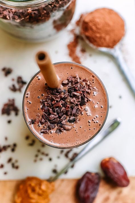 Cacao Heaven Smoothie Shakes Aesthetic, Cacao Nibs Smoothie, Milkshake Photography, Cafe Snaps, Smoothie Photography, Chocolate Smoothie Recipe, Sweet Green Smoothie, Health Vibes, Chocolate Smoothie Recipes