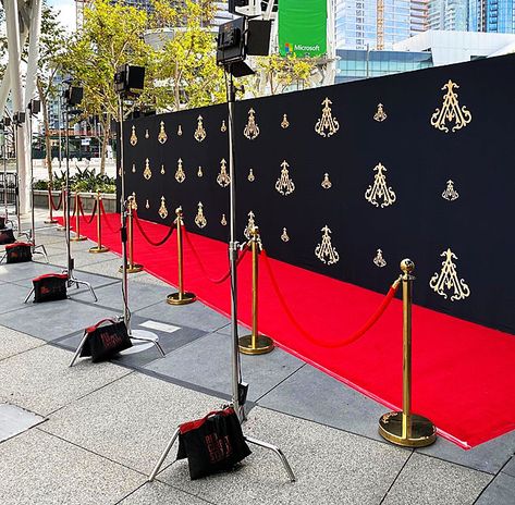 Red Carpet Theme Backdrop, Red Carpet Backdrop Design, Red Carpet Event Backdrop, Red Carpet Event Entrance, Red Carpet Prom, Hollywood Theme Corporate Event, Hollywood Red Carpet Theme, Red Carpet Aesthetic, Business Launch Party