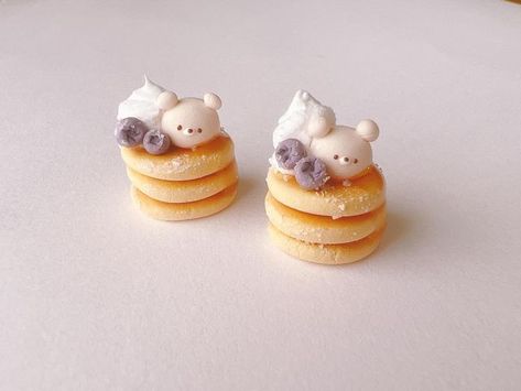 Clay Cute, Polymer Clay Kawaii, Polymer Clay Figures, Clay Diy Projects, Clay Crafts Air Dry, Tiny Food, Cute Polymer Clay, Food Drinks Dessert, Clay Food