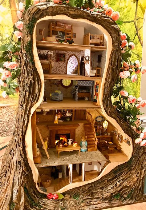 Tree Stump House, Stump House, Fairy Tree Houses, Brambly Hedge, Fairy House Diy, Fairy Garden Designs, Mouse House, Fairy Tree, Fairy Garden Houses