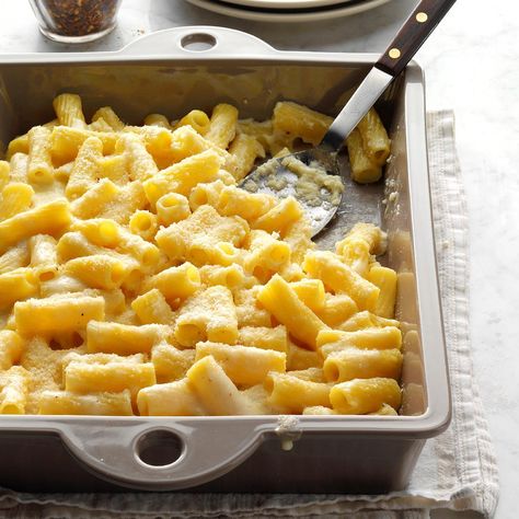 Five-Cheese Rigatoni Cheese Rigatoni, Macaroni Dishes, Homemade White Sauce, Rigatoni Recipe, Meatless Dinners, Italian Side Dishes, Rigatoni Recipes, Rich Recipes, Traditional Christmas Dinner