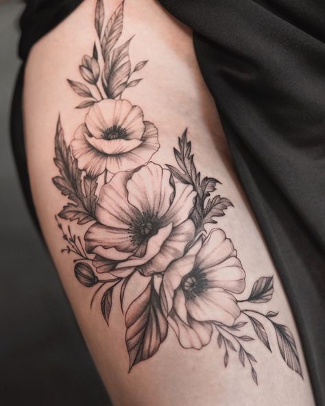 Large Poppy Tattoo, Flower Tattoos For Women Forearm, Poppy Tattoo Sleeve, Cosmo Flower Tattoo, Poppy Tattoo Ideas, Botanical Sleeve, Black And White Flower Tattoo, Gladiolus Tattoo, Sleeve Inspiration