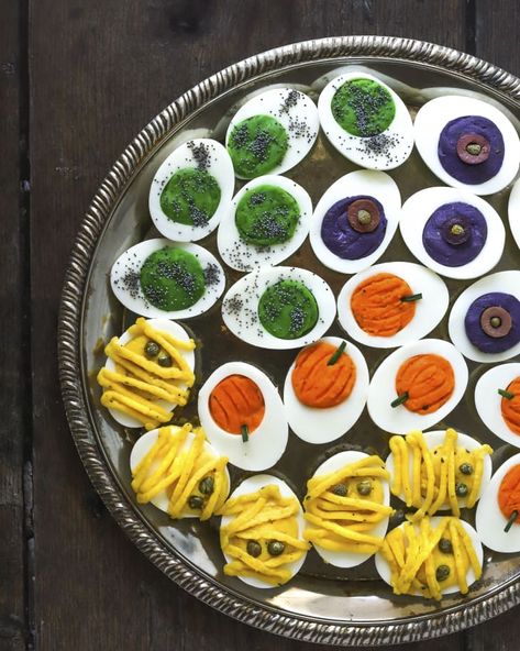 Scary Halloween Treats, Halloween Deviled Eggs, Deviled Eggs Recipe Easy, Halloween Treats To Make, Cozy Recipes, Halloween Party Appetizers, Purple Food Coloring, Spooky Halloween Treats, Treats To Make