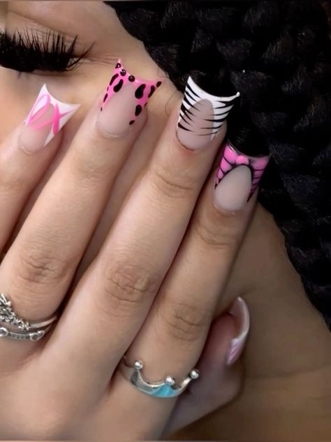 There's a new beauty trend taking over Instagram and it's absolutely stunning. Say hello to "quartz nails". Nails Acrylic Duck Short, Easy Cool Nail Art, Polygel Nail Set, Short Square Baddie Nails, Zebra Print Short Nails, Trio Nail Ideas, Nail Designs Without Charms, Gag City Nails, Ducktail Nails