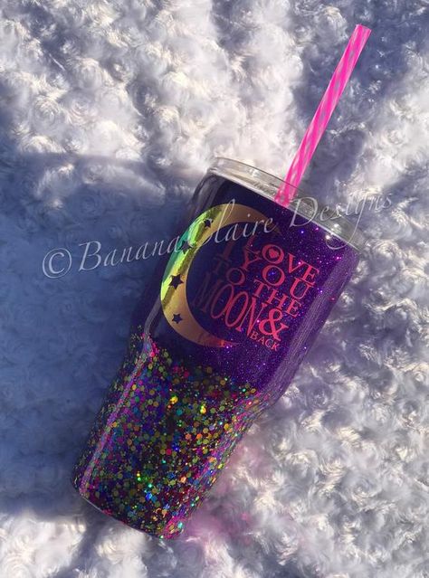 Yeti Cup Designs, Ombré Glitter, Tumbler Cups Personalized, Tumblr Cup, Bathroom Spray, Tie Dye Heart, Yeti Cups, Resin Tumblers, Epoxy Tumblers