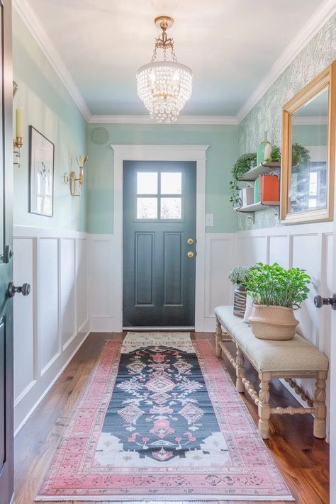 Ideas For Hallways, Doobie Den, How To Decorate A Hallway, Foyer Ideas Entryway, Vintage Decor Ideas, Storage Bench Seating, Hallway Inspiration, Mud Rooms, Entry Ways