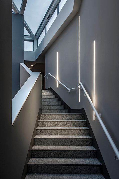 Soluzioni di Design per l'Illuminazione delle Scale | homify Luci Led, Design Minimalista, Interior Designer, Sofia, Stairs, Led, Home Decor, Design, Home Décor