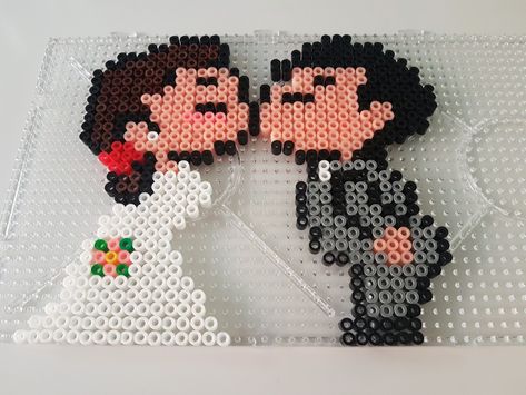 Wedding Perler Beads Pattern, Wedding Perler Beads, Couple Perler Beads, Hama Mini, Bead Frames, Pearl Beads Pattern, Easy Perler Beads Ideas, Fuse Bead Patterns, Perler Crafts