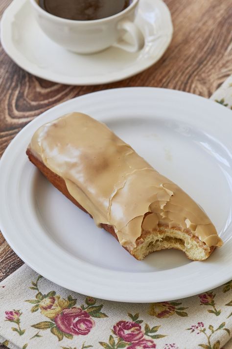 Maple Bar Donut Recipes Buttermilk Bar Doughnut Recipe, Maple Long Johns Recipe, Maple Cake Donut Recipe, Coffee Donut Recipe, Maple Donut Bars, Keto Maple Donut, Maple Bar Frosting, Maple Bar Donut Recipe, Sourdough Maple Bars