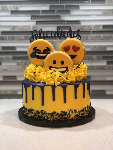 Emoji Cake Birthdays, Emoji Cake Ideas, Emoji Cakes, Birthday Cake For Brother, Emoji Birthday Cake, 1st Bday Cake, Cake Designs For Girl, Cake Designs For Kids, Emoji Cake