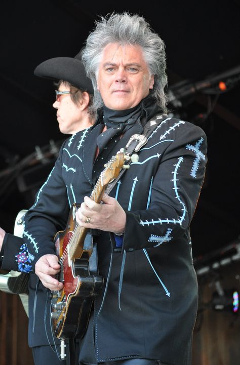 Marty Stuart and his Clarence White Telecaster.. cool guy White Telecaster, Nudie Suit, Clarence White, Country Wardrobe, Marty Stuart, Sunday Blues, Country Western Singers, Suits Vintage, Classic Country Music