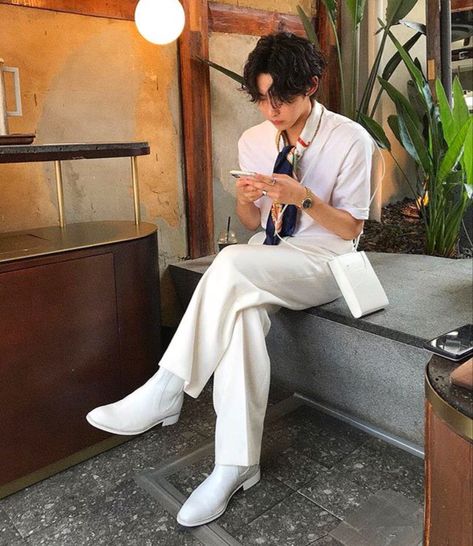 Effeminate Mens Fashion, Korean Men Fashion Aesthetic, Queer Fashion Guys, White Christmas Outfit, Kpop Fashion Men, Smart Casual Women Outfits, Chelsea Boots Outfit, Cute Ootd, Smart Casual Women