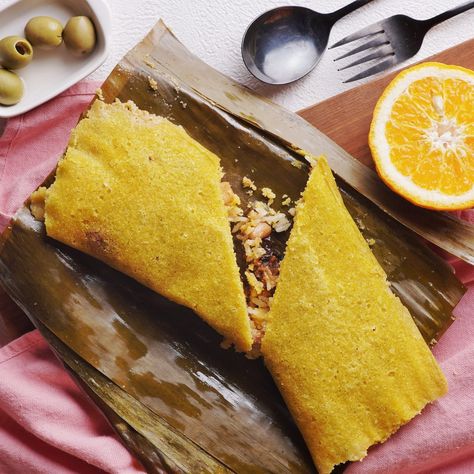 Simple Nicaraguan Nacatamales (Nicaraguan Style Tamale) Nicaraguan Food Recipes, Pork And Potatoes, Nicaraguan Food, Mexican Tamales, Capers Chicken, South American Recipes, Gluten Free Banana, Green Olives, Sliced Potatoes