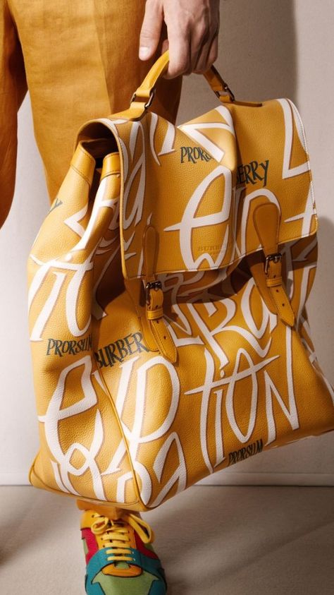 Burberry Prorsum Menswear Sprins/Summer 2015 #evatornadoblog Mans Bags, Tas Lv, Burberry Prorsum, Handbag Heaven, Beautiful Handbags, Burberry Handbags, Big Bags, Backpack Bag, Travel Book