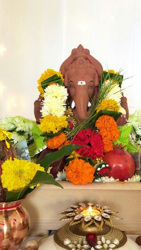 Ganesh Chaturthi Aesthetic Images, Ganpati Bappa At Home, Ganesh Chaturthi Snap, Ganesh Chaturthi Aesthetic, Ganpati Bappa Snap, Ganesha Photography, Pooja Aesthetic, Ganesha Pooja, Eco Friendly Ganesha