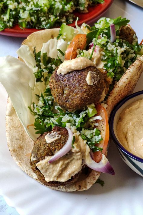 Falafel Wrap Recipe, Vegan Middle Eastern, Falafel Wraps, Easy Falafel, Best Falafel, Eastern Recipe, Wraps Vegan, Falafel Sandwich, Falafel Wrap