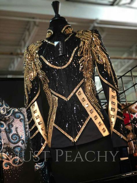 Haute Couture Show Clothing. Western pleasure. Horse show jacket, shiet, outfit. Just Peachy. Bubble Costume, Showmanship Jacket, Western Show Clothes, Western Show Shirts, Fashion Models Men, Classy Suits, Competition Costumes, Show Jackets, Western Pleasure