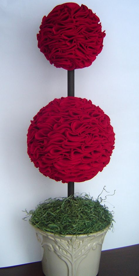 Felt Topiary Topiary Diy, Diy Valentine's Day Decorations, Valentine Craft, Valentines Decor, Diy Valentines Decorations, Cabin House, Valentine Decor, Valentine Chocolate, Diy Valentines Crafts