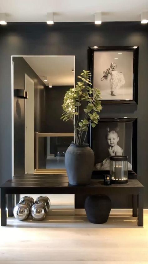 Entryway Ideas Black, Living Room Blank Wall, End Wall Decor, Home Entryway Ideas, Entry Way Ideas, Modern Foyer Design, Havenly Living Room, Expensive Decor, Entry Wall