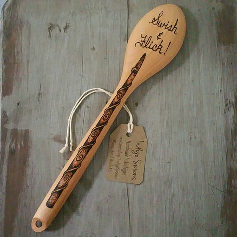 Wood Burned Spoons, Harry Potter Themed Gifts, Harry Potter Kitchen, Wood Burn Spoons, Wood Burn Designs, Harry Potter Shop, Spoon Crafts, Woodburning Projects, Wood Burning Crafts