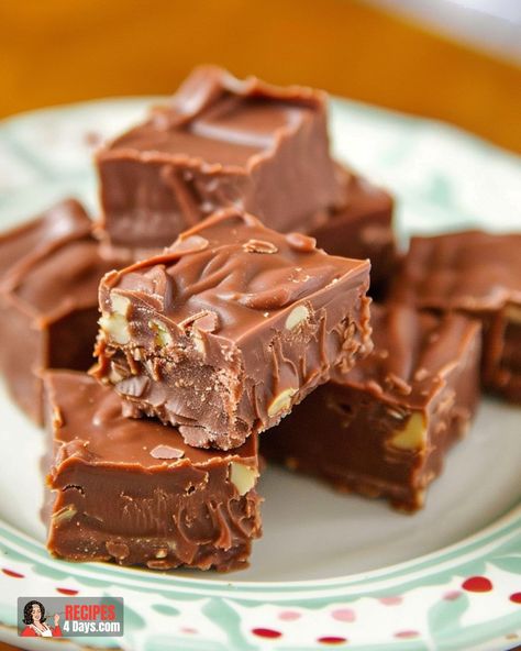 Paula Dean Fudge Recipes, Paula Dean 5minute Fudge, Paula Deans 5 Minute Fudge, Paula Dean Fudge Recipe, Paula Deen Fudge, 5 Min Fudge, Christmas Dessert Gifts, 5 Minute Fudge, Chocolate Walnut Fudge