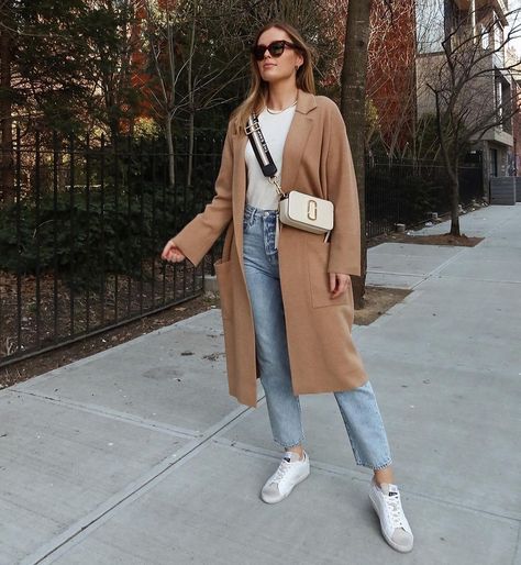 Spring Outfits For New York, Nyc Sneakers Outfit, Trip To Nyc Outfit, New York Packing List Spring, Outfits For New York In March, New York Sightseeing Outfit, Outfits For Nyc In May, What To Wear In New York In May, New York April Outfit